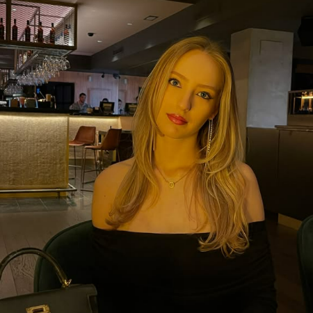 Karina Kurzawa gained fame through playing Roblox and Minecraft. 